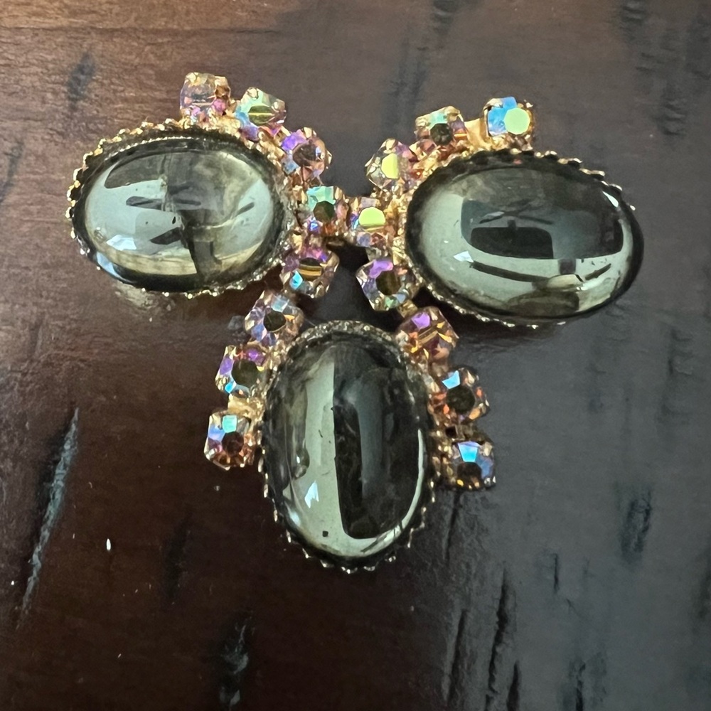 Vintage gold toned Metal Brooch Pin Aura borealis Rhinestone
